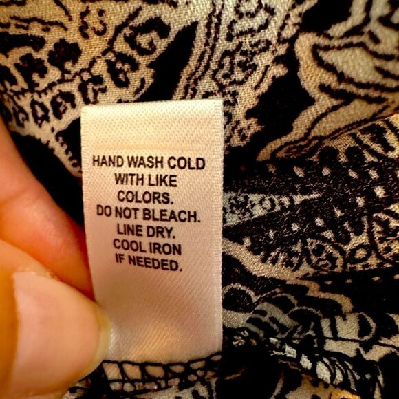 NWOT Women’s Est 1946 XL black and white blouse - Picture 3 of 6